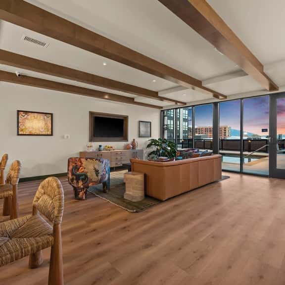 Luxury Retreat - Pool, Sauna, Parking - Image 1