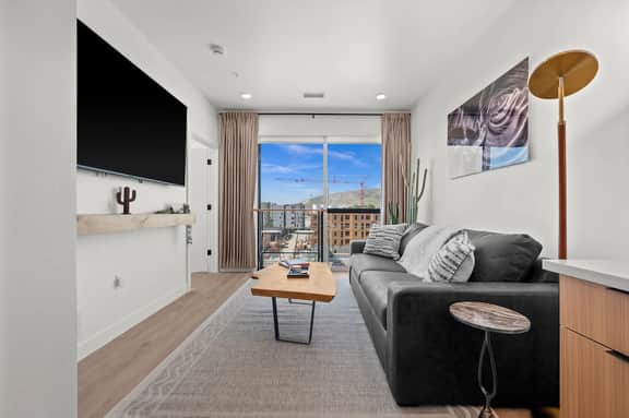 Luxe Downtown Stay - Pool, Sauna, Parking & Views - Image 4
