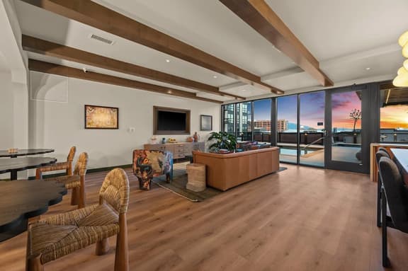 Luxury Retreat - Pool, Sauna, Parking - Image 1